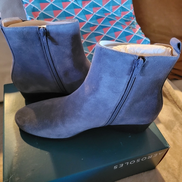 Aerosoles Women's Alisa Chelsea Boots - Picture 5 of 9